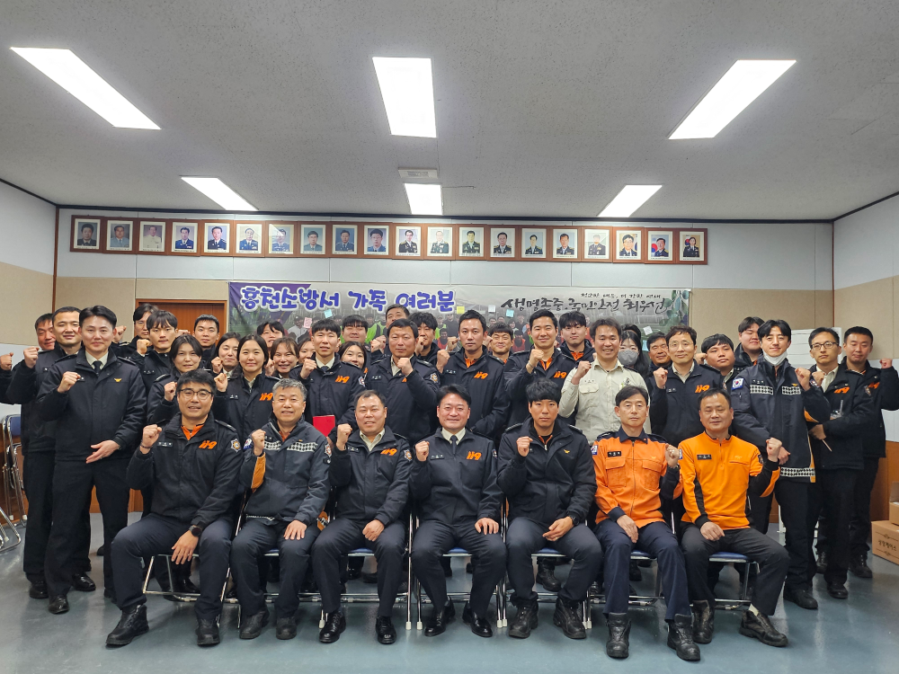 25.12.31. 홍천소방서, 2025년 성과 돌아보며 업무종료 간담회 개최 1.jpg