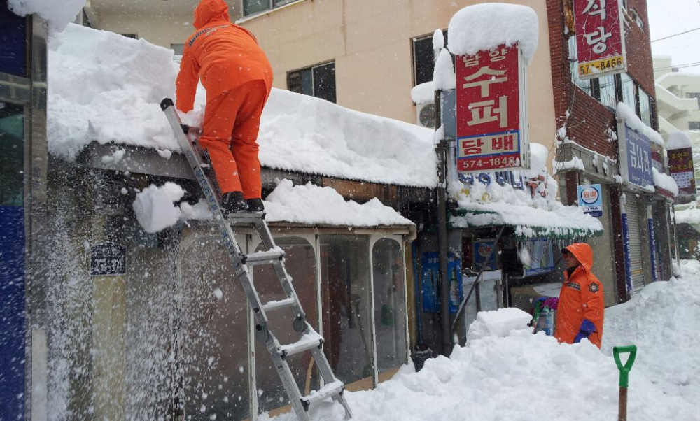 2.10_제설작업사진.jpg