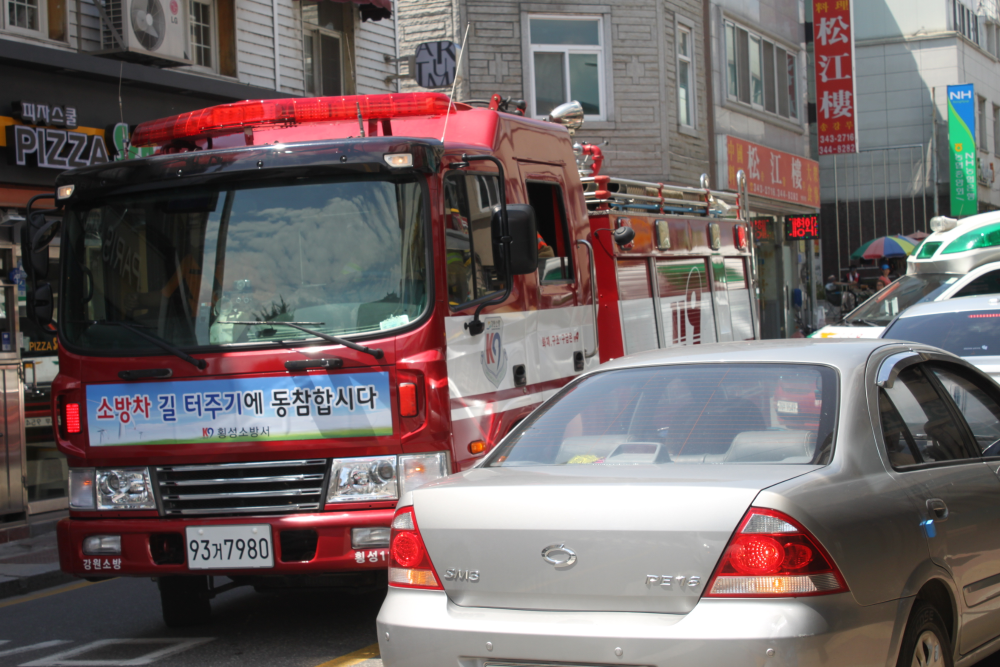 소방차_길_터주기(사진)_(2).JPG