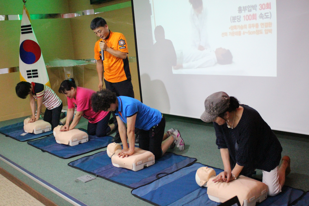 심폐소생술_교육1.JPG