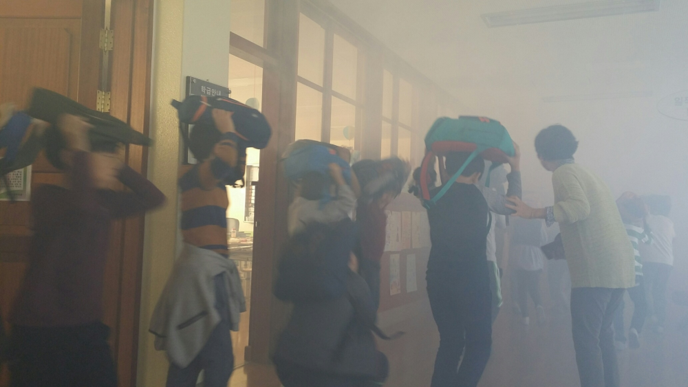 청대초교_지진대피훈련_사진.jpg