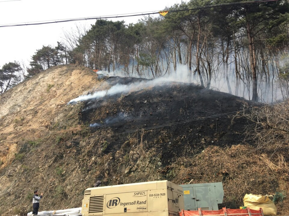 170323_횡성_갑천면_삼거리에서_산불_발생,_인명피해_없어.jpg