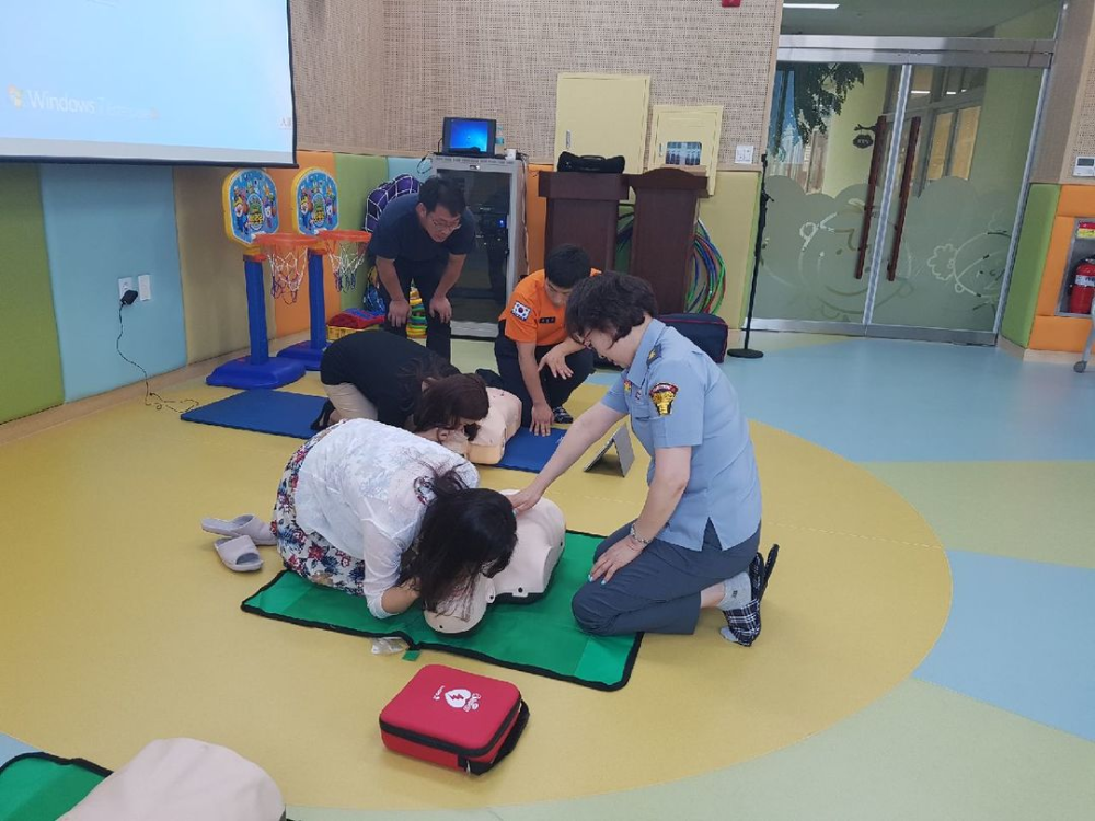 어린이집_심폐소생술_교육_사진.jpg