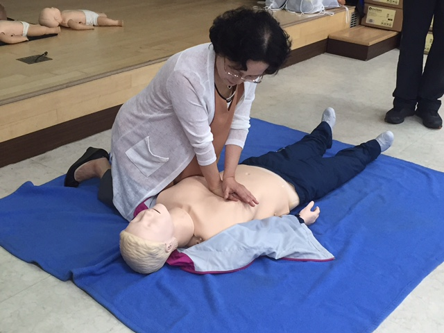 심폐소생술_교육_사진.JPG