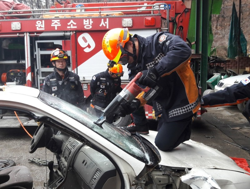 구조대_차량사고_특별구조훈련1.jpg