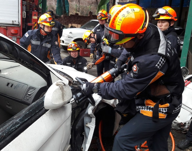 구조대_차량사고_특별구조훈련2.jpg