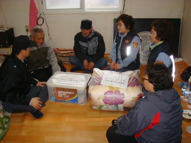 구호품전달사진2.JPG