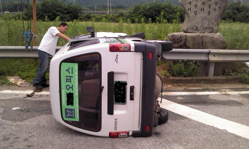차량전복사진.jpg