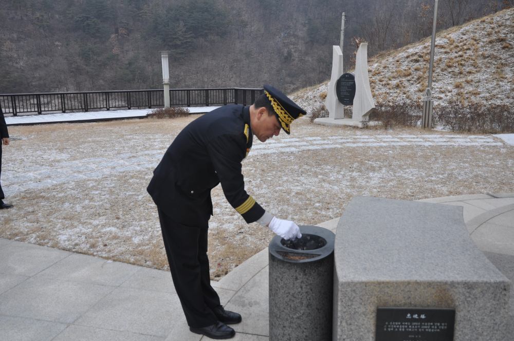 호국열령에_대한_분향.jpg
