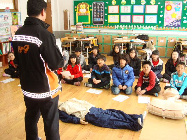 통리초교_심폐소생술교육.JPG
