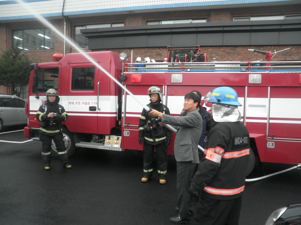 008.2011_소방훈련_옥외소화전초기진압훈련.JPG